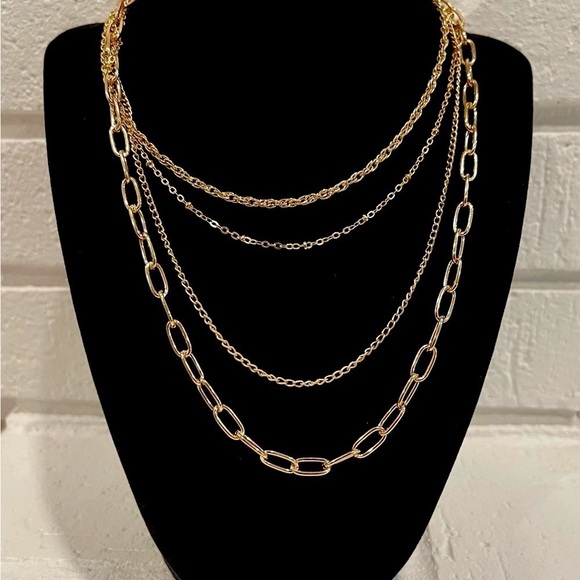Classic gold layered chain necklace - Picture 5 of 5